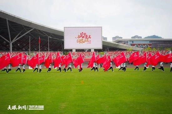 文章写道：TA了解到，滕哈赫的帅位几乎没有什么危险——不仅是因为财务限制、缺乏明显/优秀的可用球员，拉特克利夫即将到来的投资也意味着荷兰人将继续担任主帅，至少目前是这样。